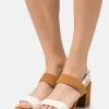 Pier One Leather- Sandalen - White/Cognac 2 Pier One Leather- Sandalen - White/Cognac -Pier One 28929a0e66ab46c2916bf7ad710a7eaf