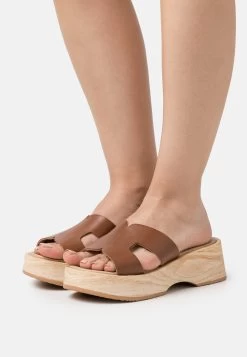 Pier One Leather - Clogs - Cognac