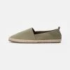 Pier One Rena Espadrille Unisex - Espadrilles - Olive 1 Pier One Rena Espadrille Unisex - Espadrilles - Olive -Pier One 72c058eac6254d3ca7dfcd64895f6fd7