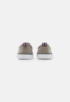 Pier One Unisex - Sneakers Laag - Taupe 10 Pier One Unisex - Sneakers Laag - Taupe -Pier One 7f1d9cc45e594666834dcd5b282fd569